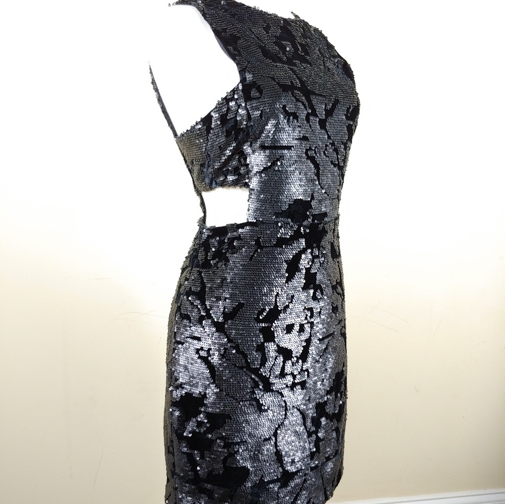 REDUCED! Forever 21 Sequin & Velvet party dress
